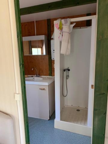 La Colline Aux Chalets, Jaccuzi, Sauna Saint-Chamarand エクステリア 写真